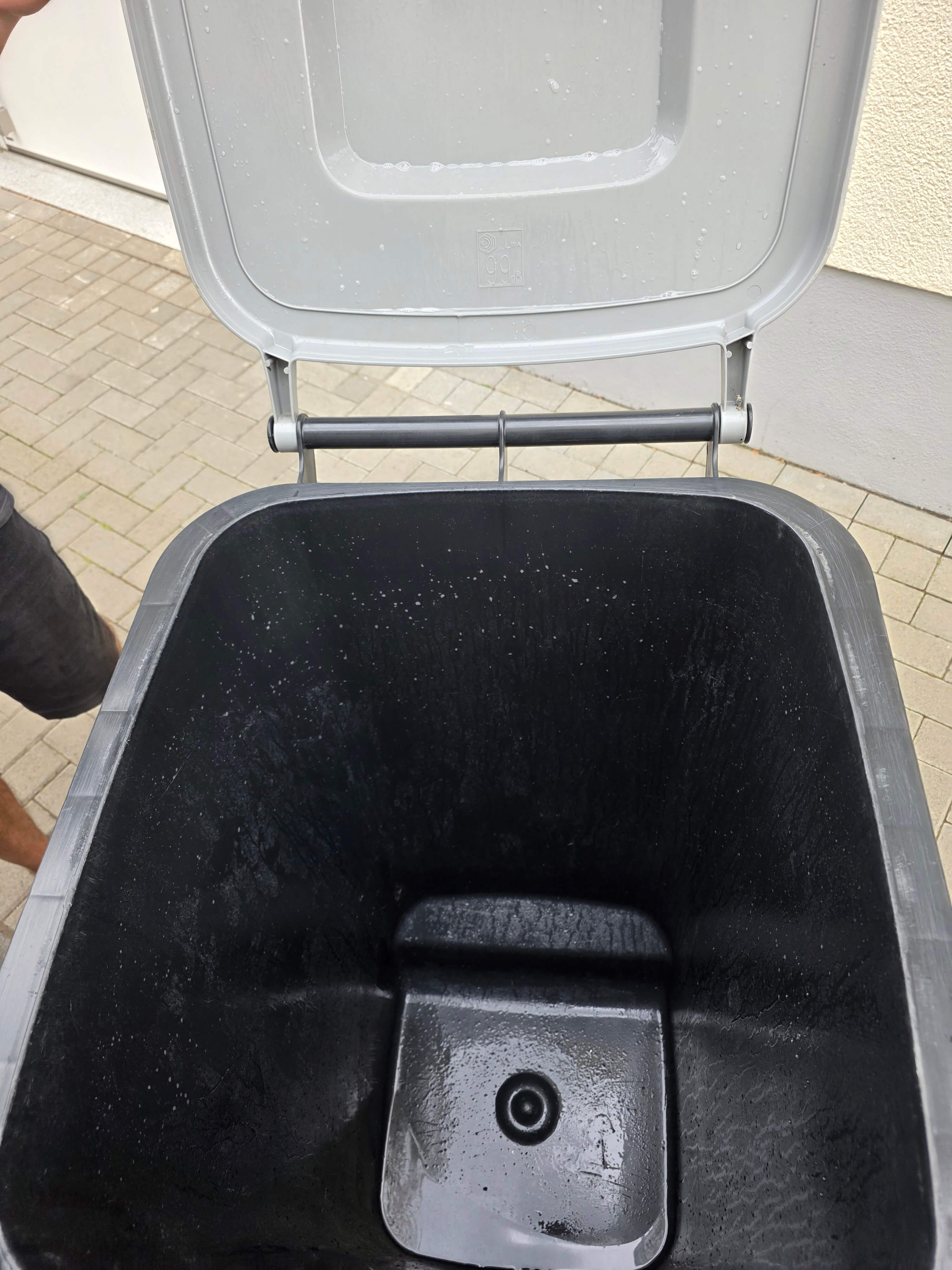 Restmülltonne nach der Reinigung